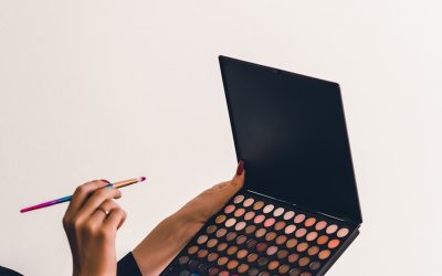 ¿Debo contratar a un maquillador y estilista profesional?